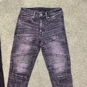 Grey & Black American Eagle Outfitter’s jeans.